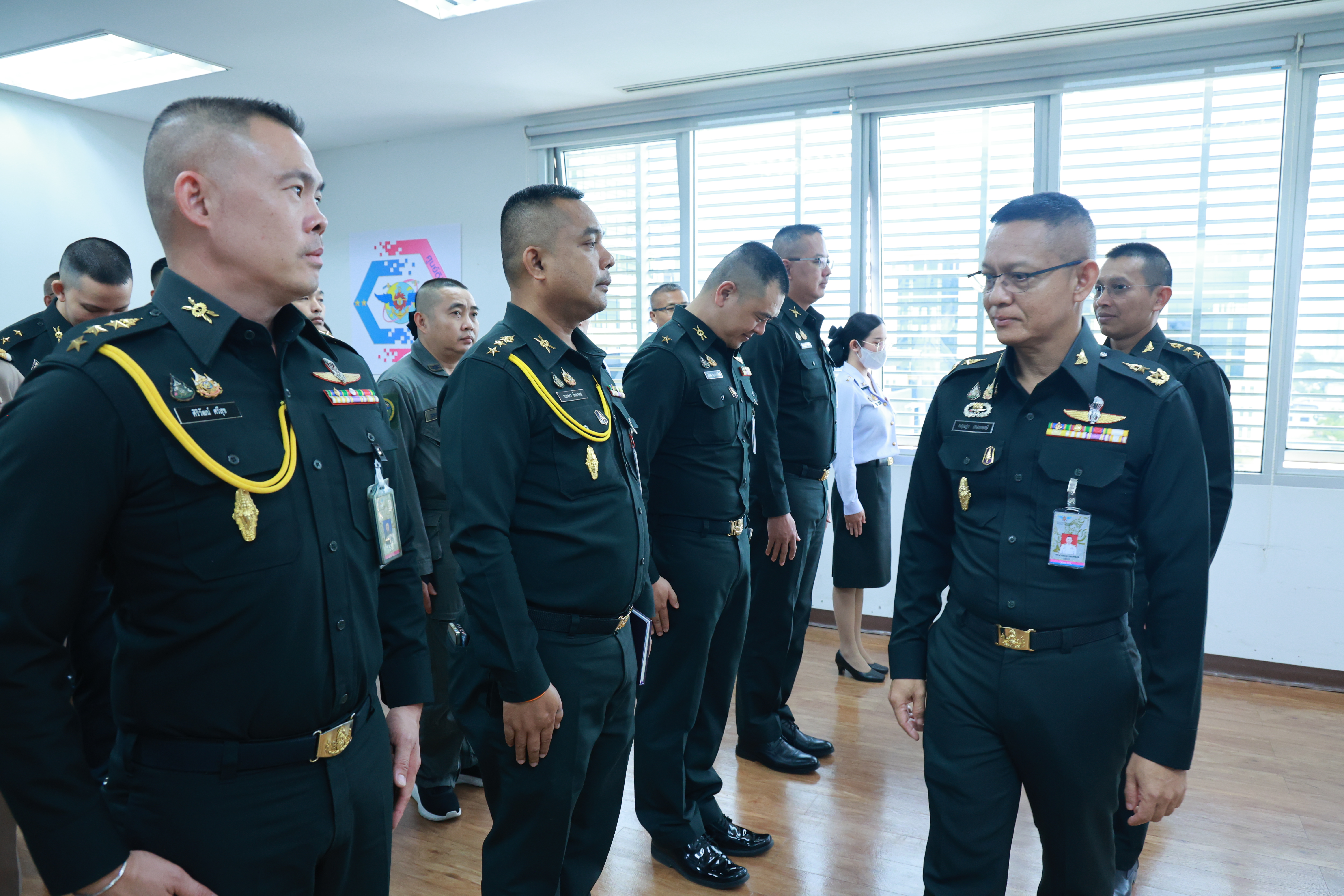 ตรวจเครื่องแต่งกายข้าราชการ ศูนย์ดิจิทัล กรมเทคโนโลยีสารสนเทศและอวกาศกลาโหม