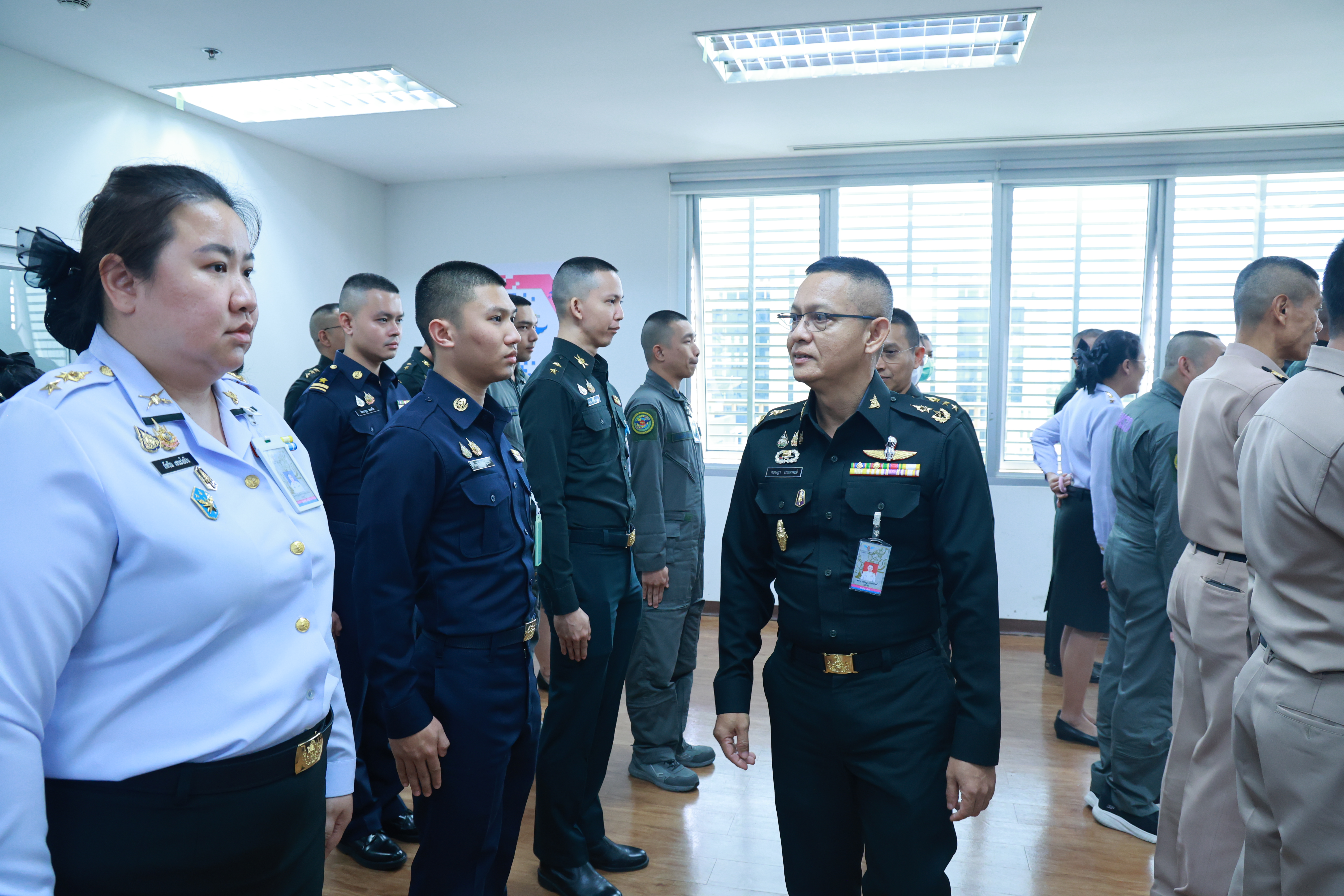 ตรวจเครื่องแต่งกายข้าราชการ ศูนย์ดิจิทัล กรมเทคโนโลยีสารสนเทศและอวกาศกลาโหม