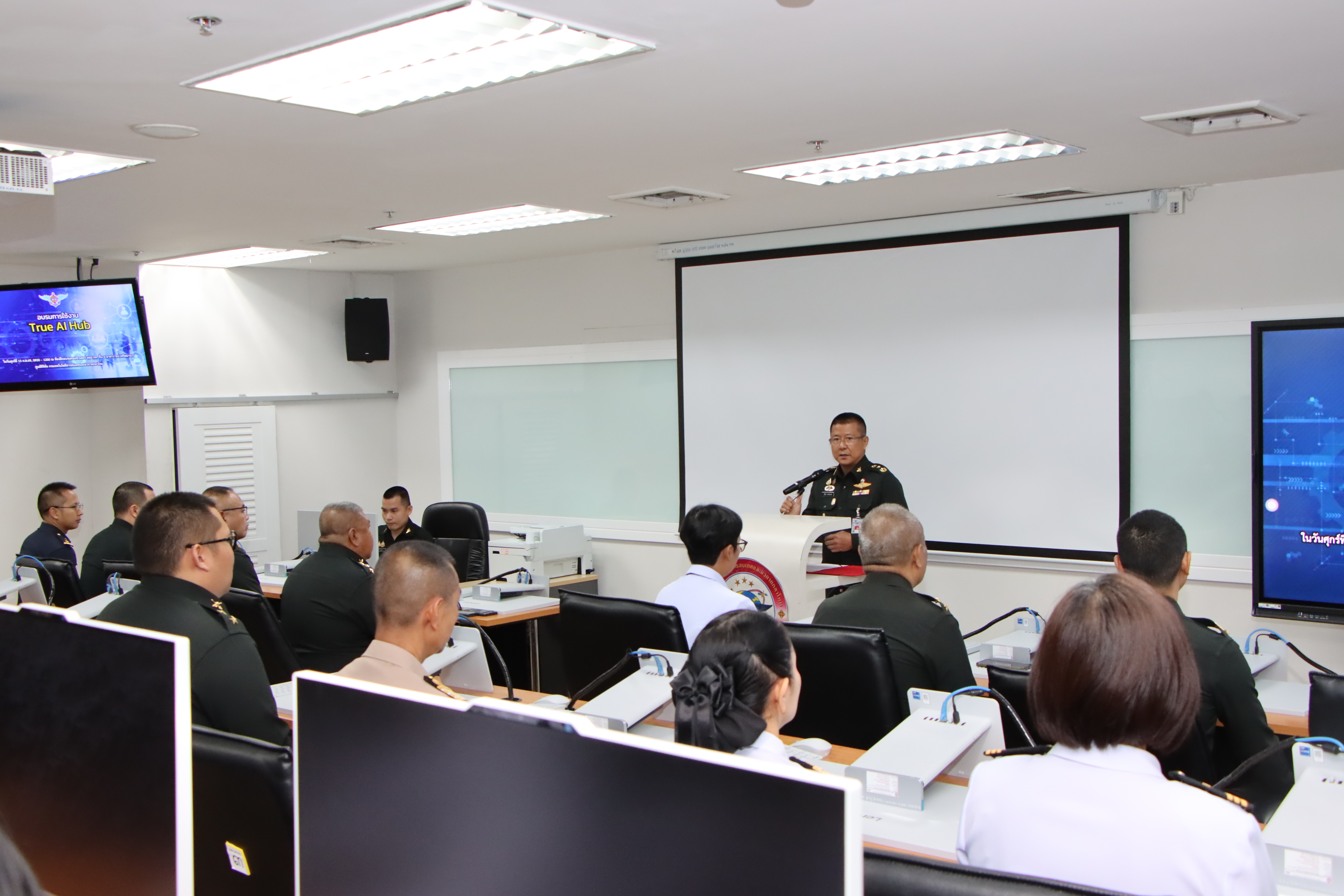 พิธีการเปิดการประชุมสัมมนาเชิงปฏิบัติการ การจัดทำสถาปัตยกรรมองค์กร และการบริหารจัดการข้อมูลขนาดใหญ่