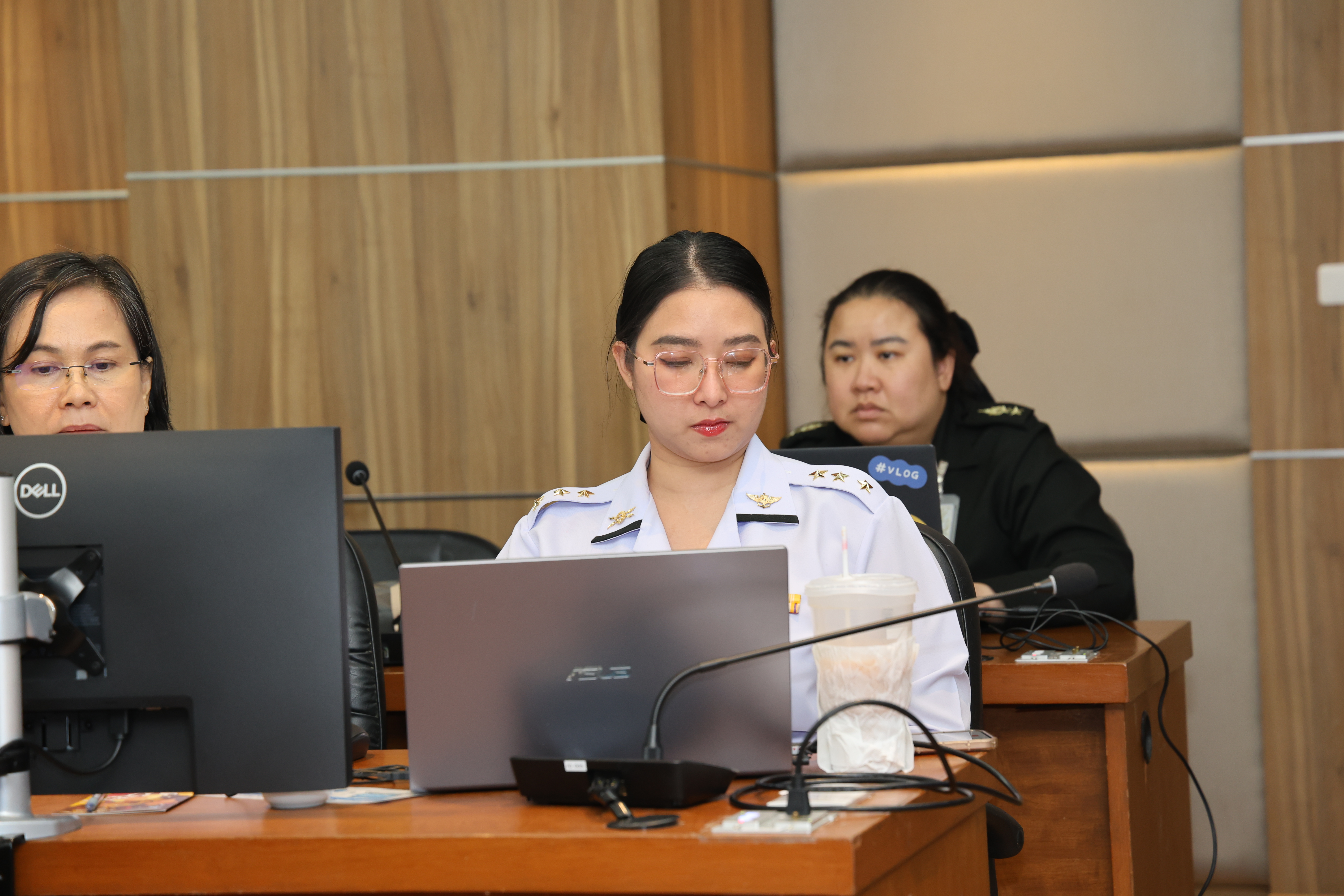ประชุมหารือเพื่อเตรียมรับมอบงานฯ