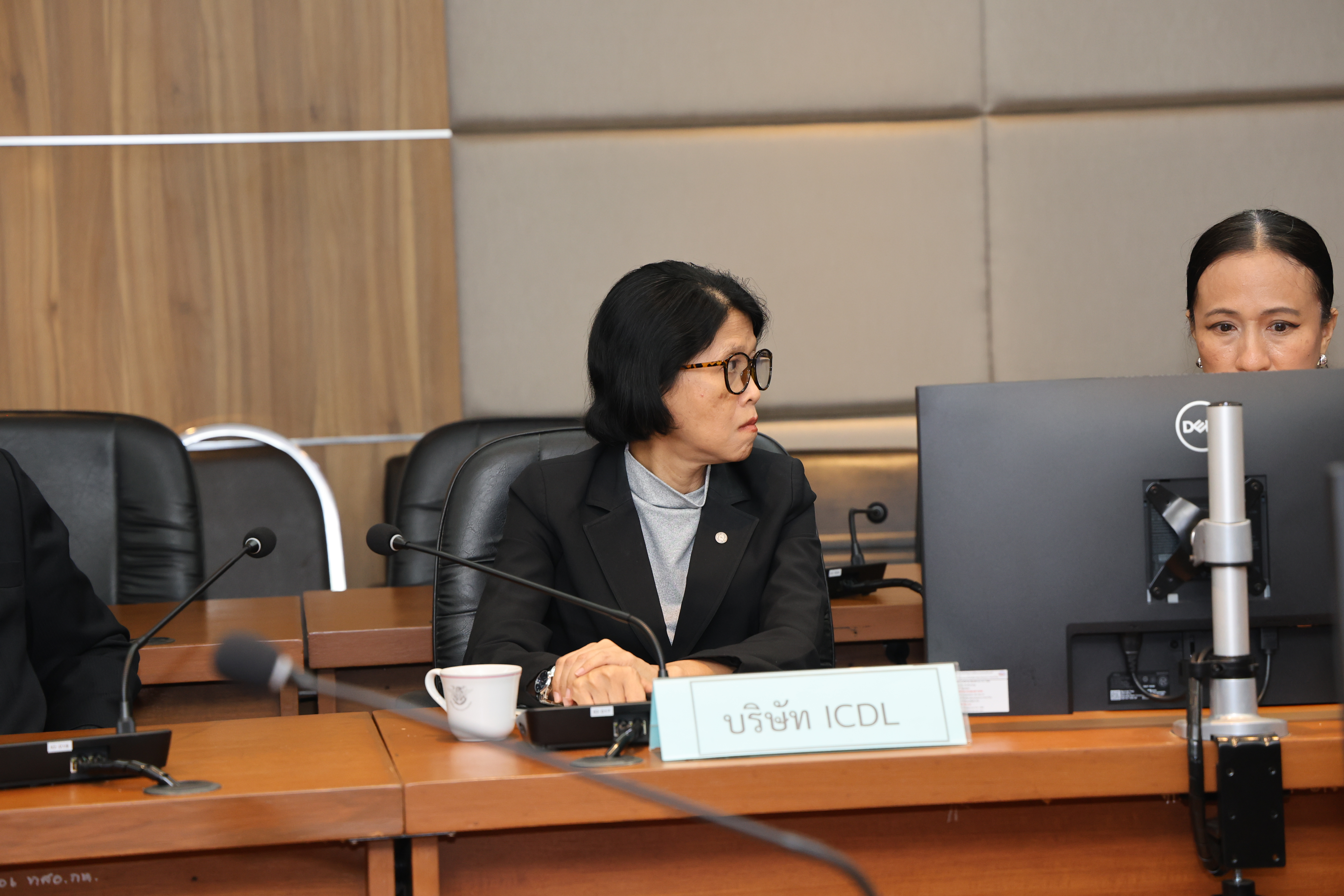 ประชุมหารือเพื่อเตรียมรับมอบงานฯ