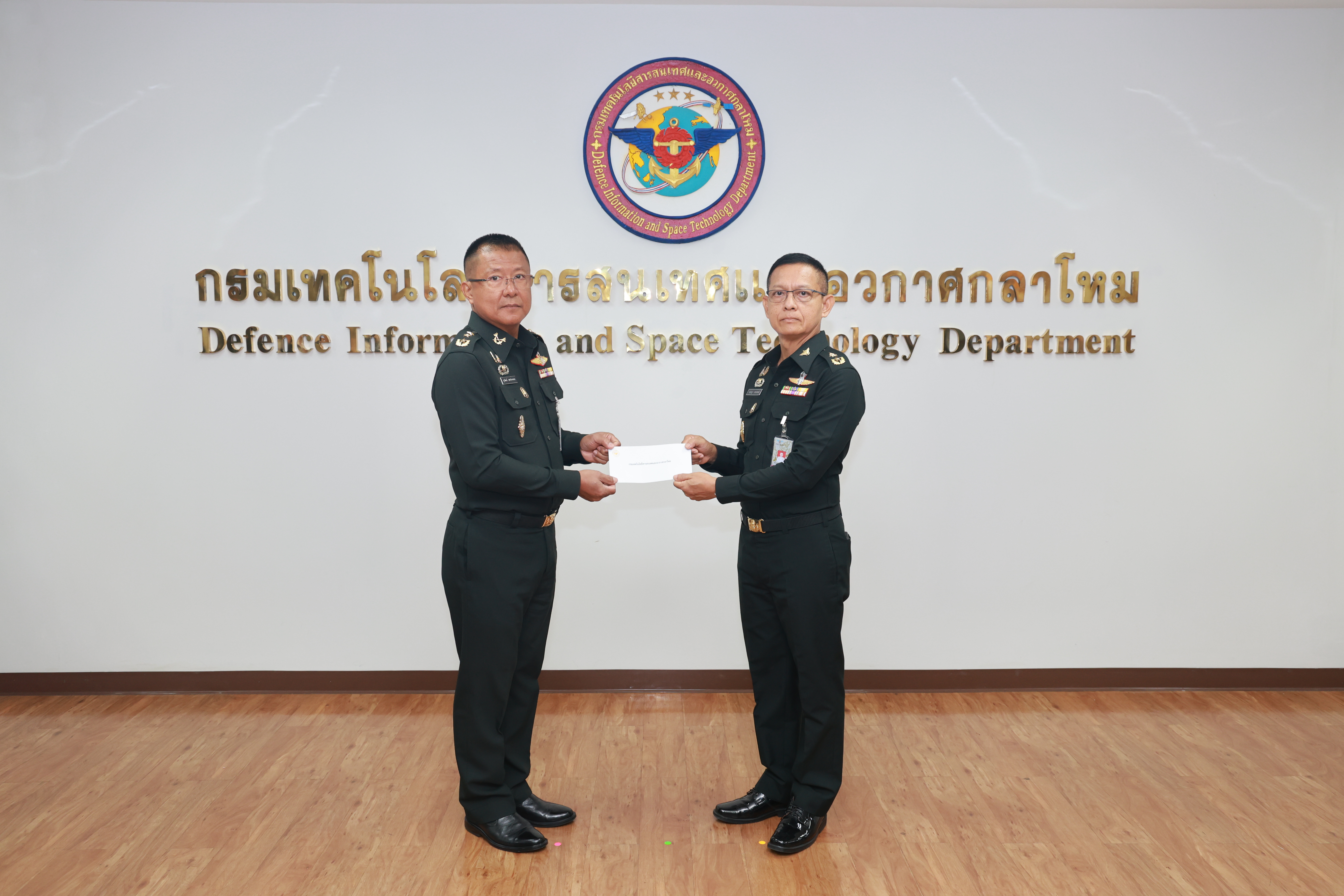 พิธีมอบทุนการศึกษา ข้าราชการดีเด่นและช่วยเหลือผู้ประสบอุทกภัย
