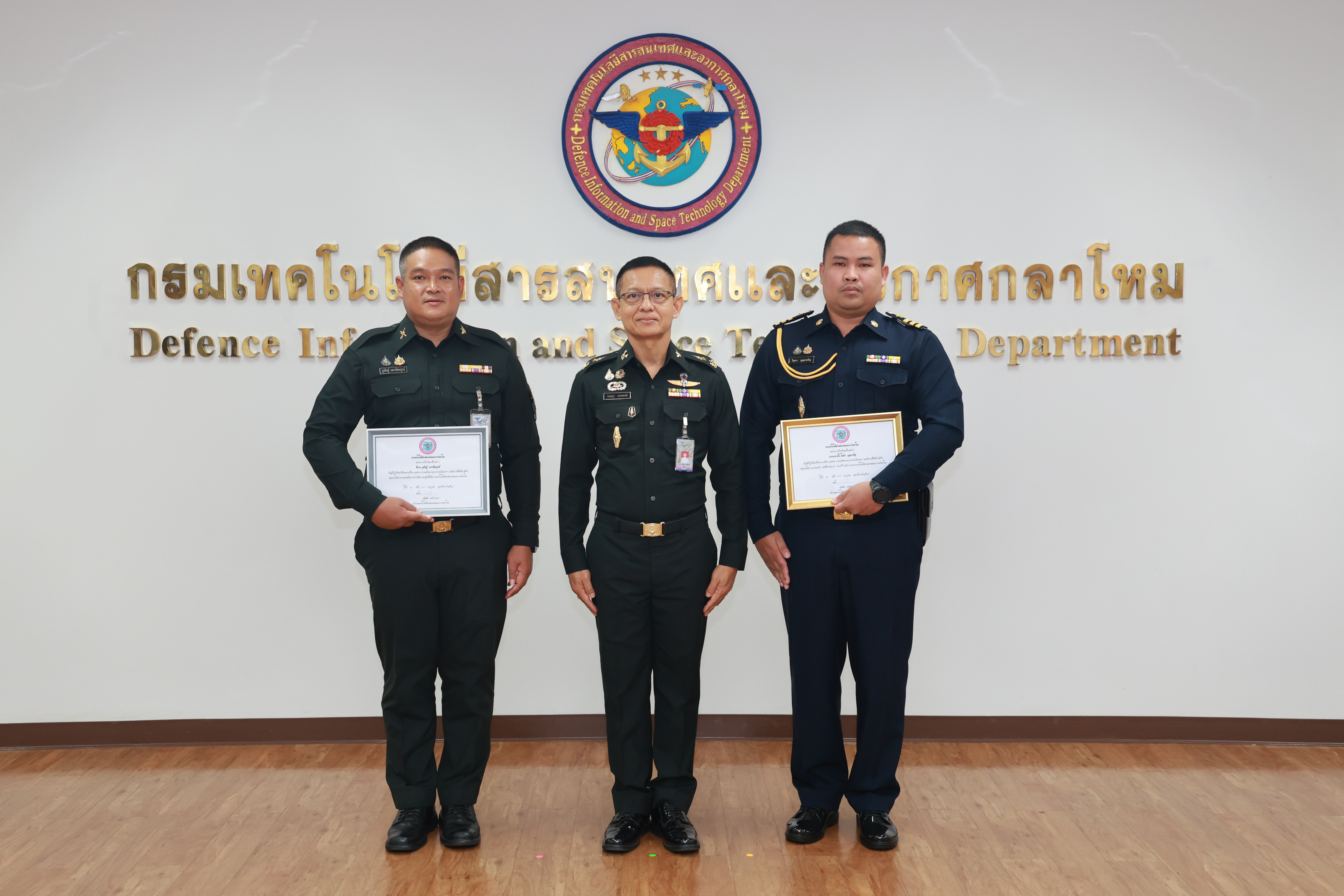 พิธีมอบทุนการศึกษา ข้าราชการดีเด่นและช่วยเหลือผู้ประสบอุทกภัย