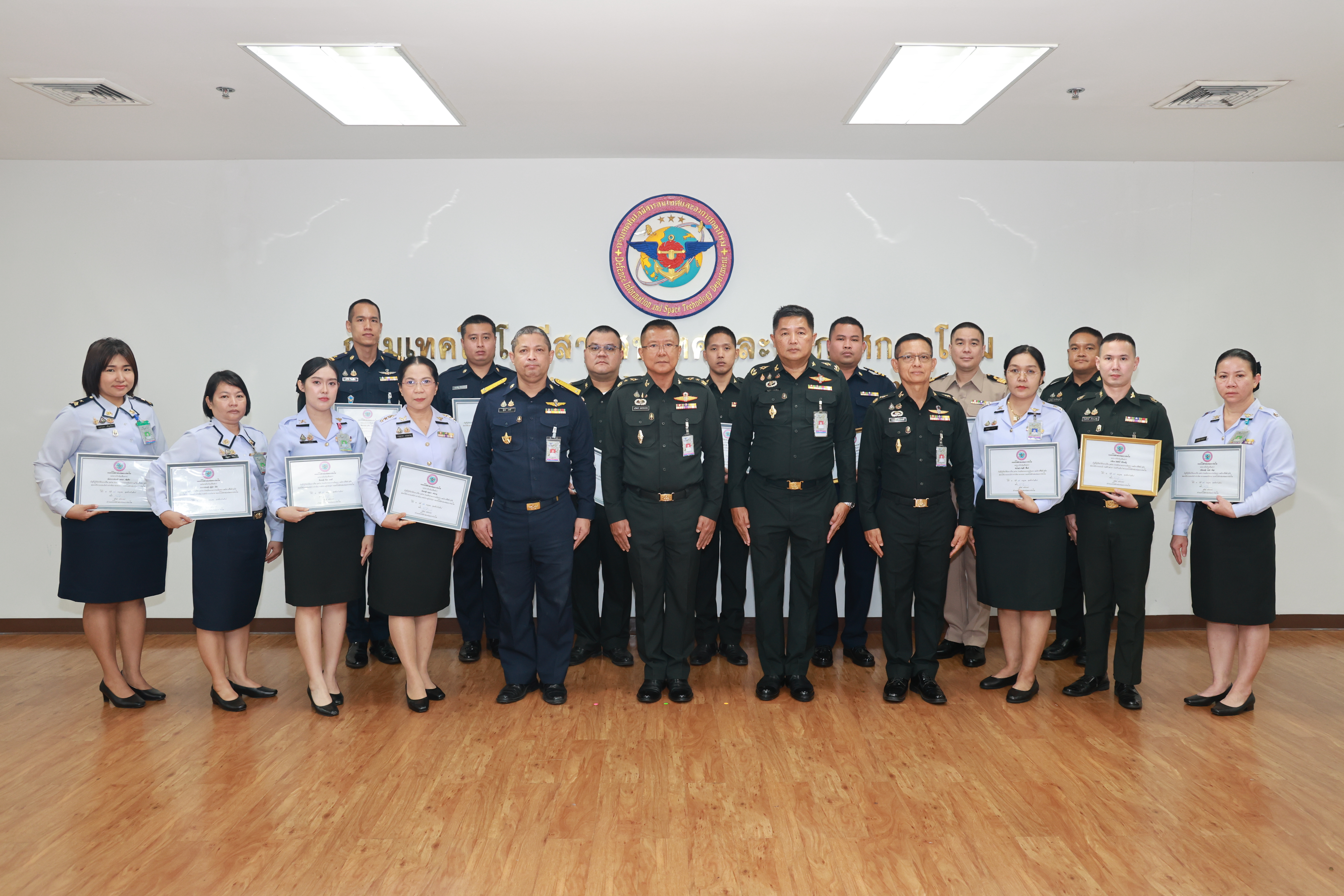 พิธีมอบทุนการศึกษา ข้าราชการดีเด่นและช่วยเหลือผู้ประสบอุทกภัย